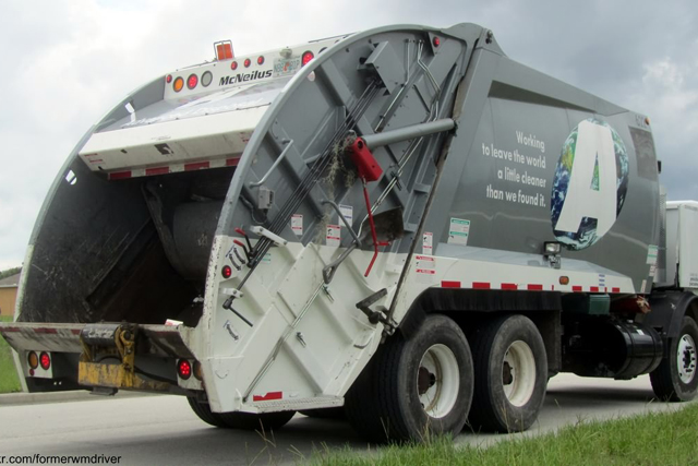 Refuse truck