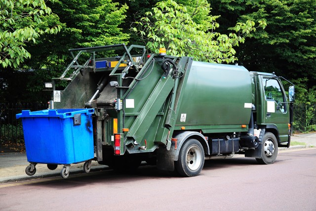 Refuse truck