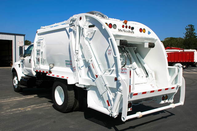 Refuse truck
